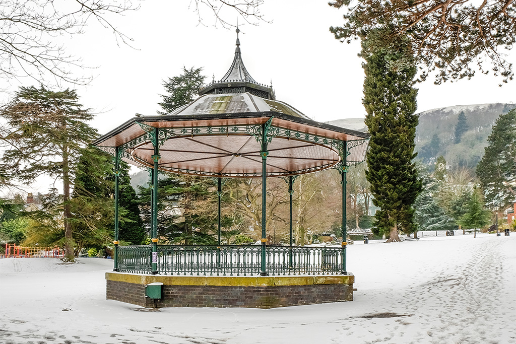 Bandstand in Priory Park, Malvern, in the snow
